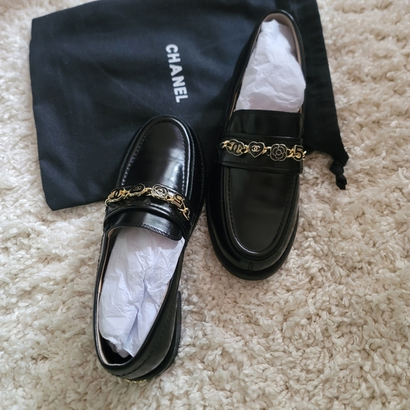 CHANEL Authentic Black Leather Loafers with Gold Accents sz 38 - Picture 10 of 10
